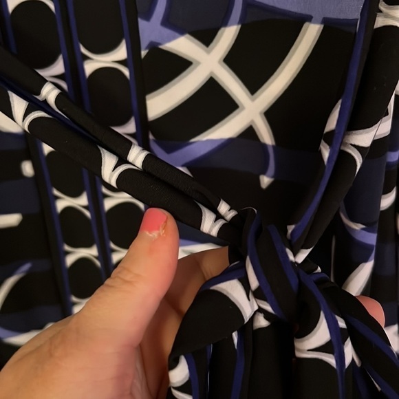 AXCESS Black/Blue/Gray/White Design Deep V-Neck Dress w/Tie Belt, Sz Large, EUC. - Picture 5 of 10